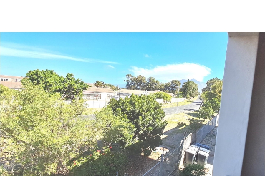 To Let 2 Bedroom Property for Rent in Thornton Western Cape